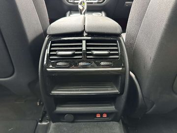 Car image 36