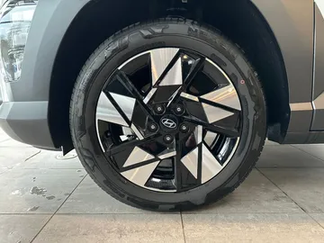Car image 22