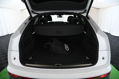 Car image 37