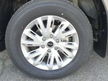 Car image 25