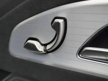 Car image 40