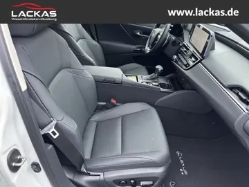 Car image 14