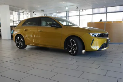 Car image 4