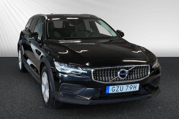 Volvo V60 Cross Country B4 AWD 147 kW image number 7