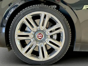 Car image 30