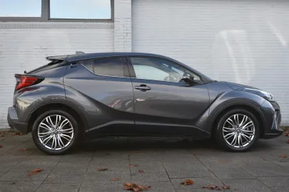 Car image 4