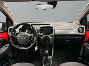 Car image 11