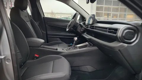 Car image 3