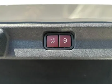 Car image 40