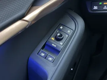 Car image 47