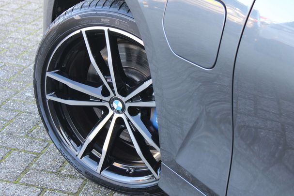 BMW 330 e M Sport 215 kW image number 9