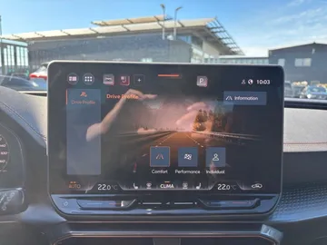 Car image 30
