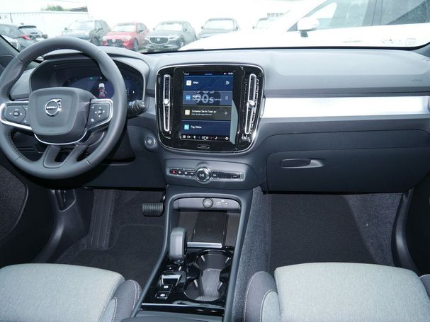 Volvo XC40 B4 Plus Black Edition 145 kW image number 17