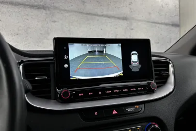 Car image 30