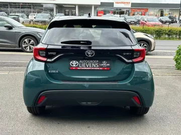Car image 5