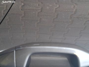 Car image 42