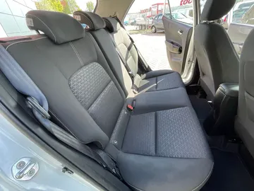 Car image 27