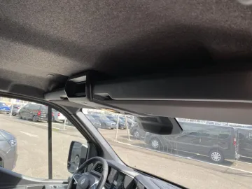 Car image 47