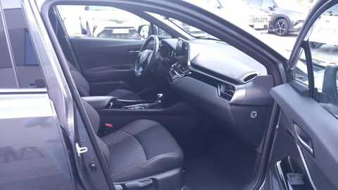 Car image 12