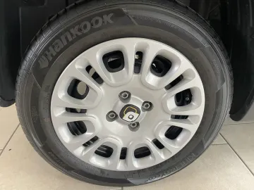 Car image 15