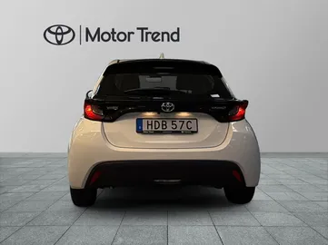Car image 4