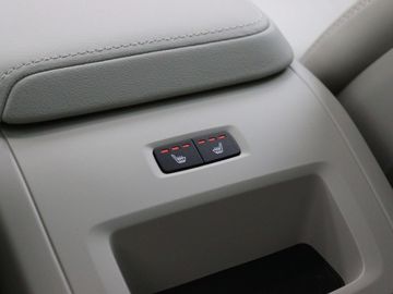 Car image 33