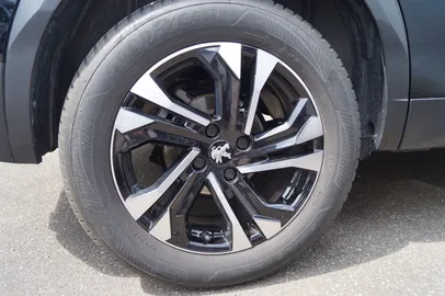 Car image 32