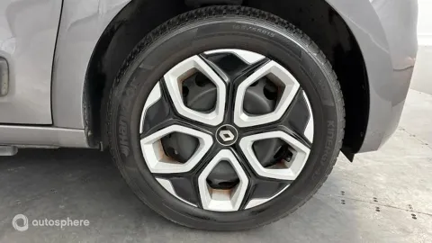 Car image 20