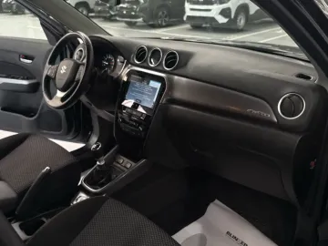 Car image 27