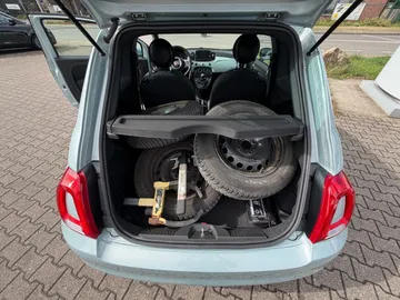 Car image 18