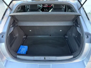 Car image 32