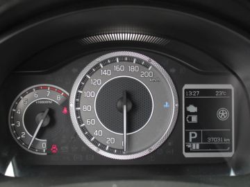 Car image 27