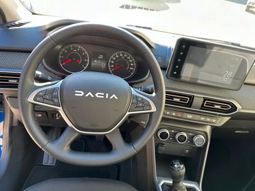 Car image 11