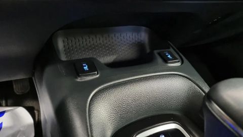 Car image 26