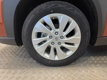 Car image 24