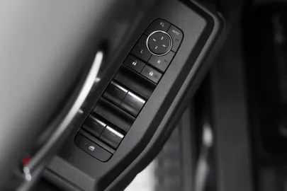 Car image 37