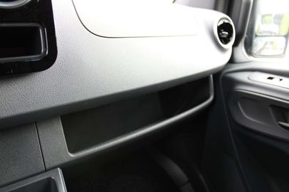 Car image 36