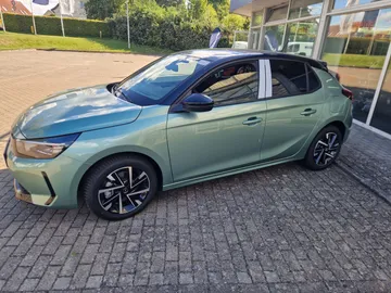 Car image 18