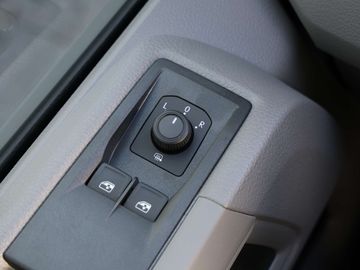 Car image 37