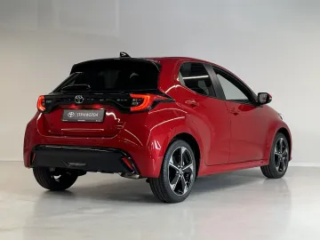 Car image 3