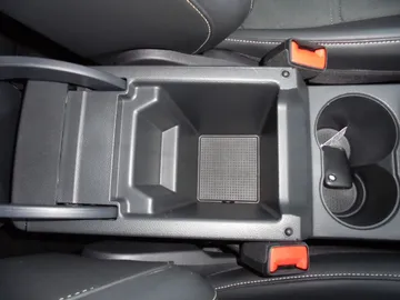Car image 44
