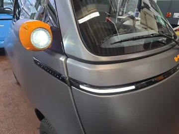 Car image 18