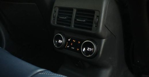 Car image 33