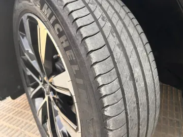 Car image 32