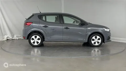 Car image 4