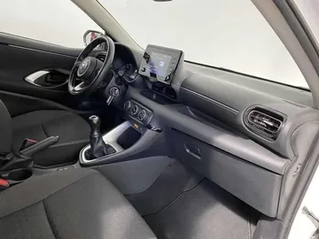 Car image 15