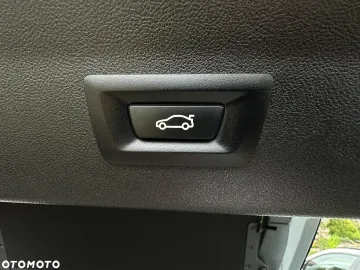 Car image 40