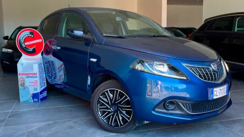 Car image 2