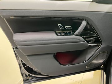 Car image 24