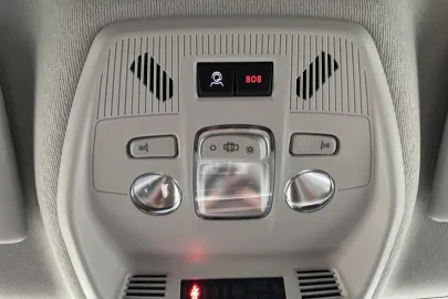 Car image 32